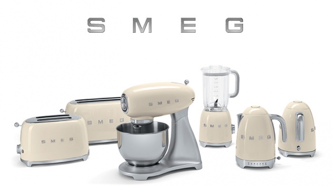 Pequeño electrodoméstico Smeg distribuido por Imco cocinas Zaragoza